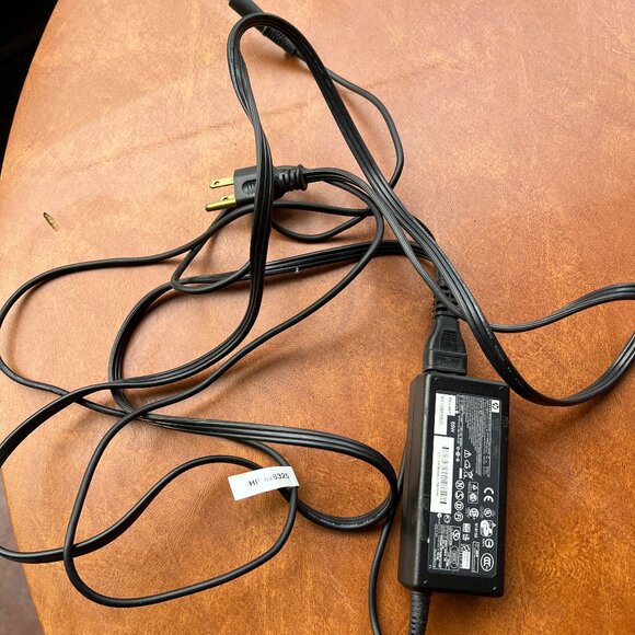 Genuine HP 65W AC Adapter Charger for HP Compaq nx6325 - Picture 1 of 5